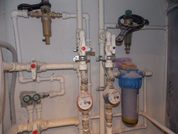Когда необходимо обратиться к специалисту по устранению стучания водопроводных труб?